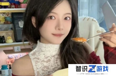 骆歆回应年收入才16万，称开场秀衣服都是自费，网友：LPL这么抠门吗